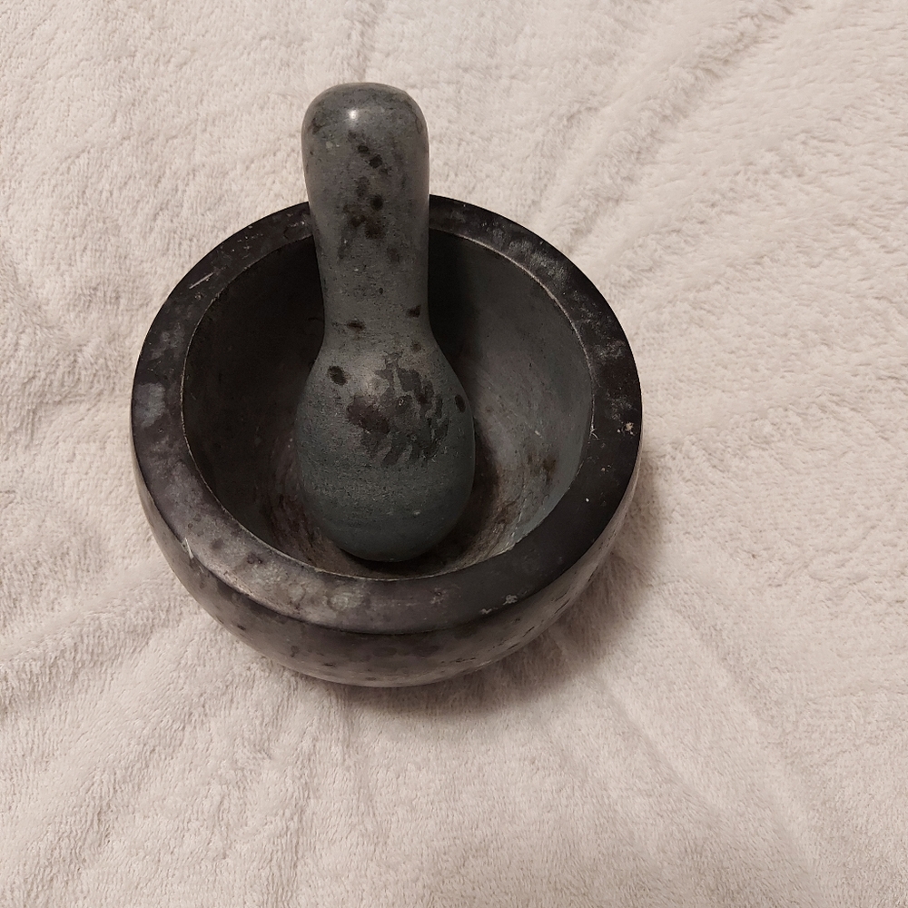 Green marble mortar n pestal  for grinding herbs  pills etc